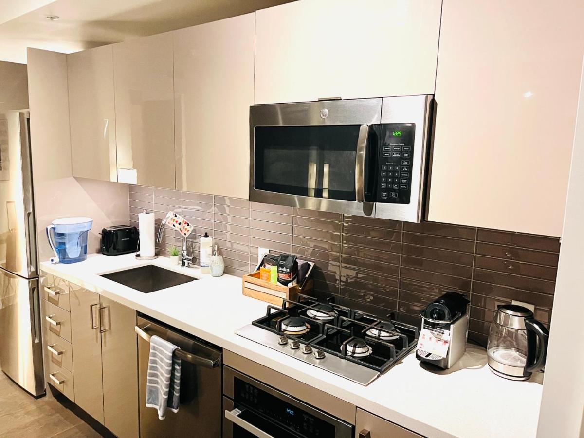 Luxury Dt, 2 Bedroom Deal, Private Balcony, Full Kitchen, Gym - Free Parking YYC Exteriér fotografie