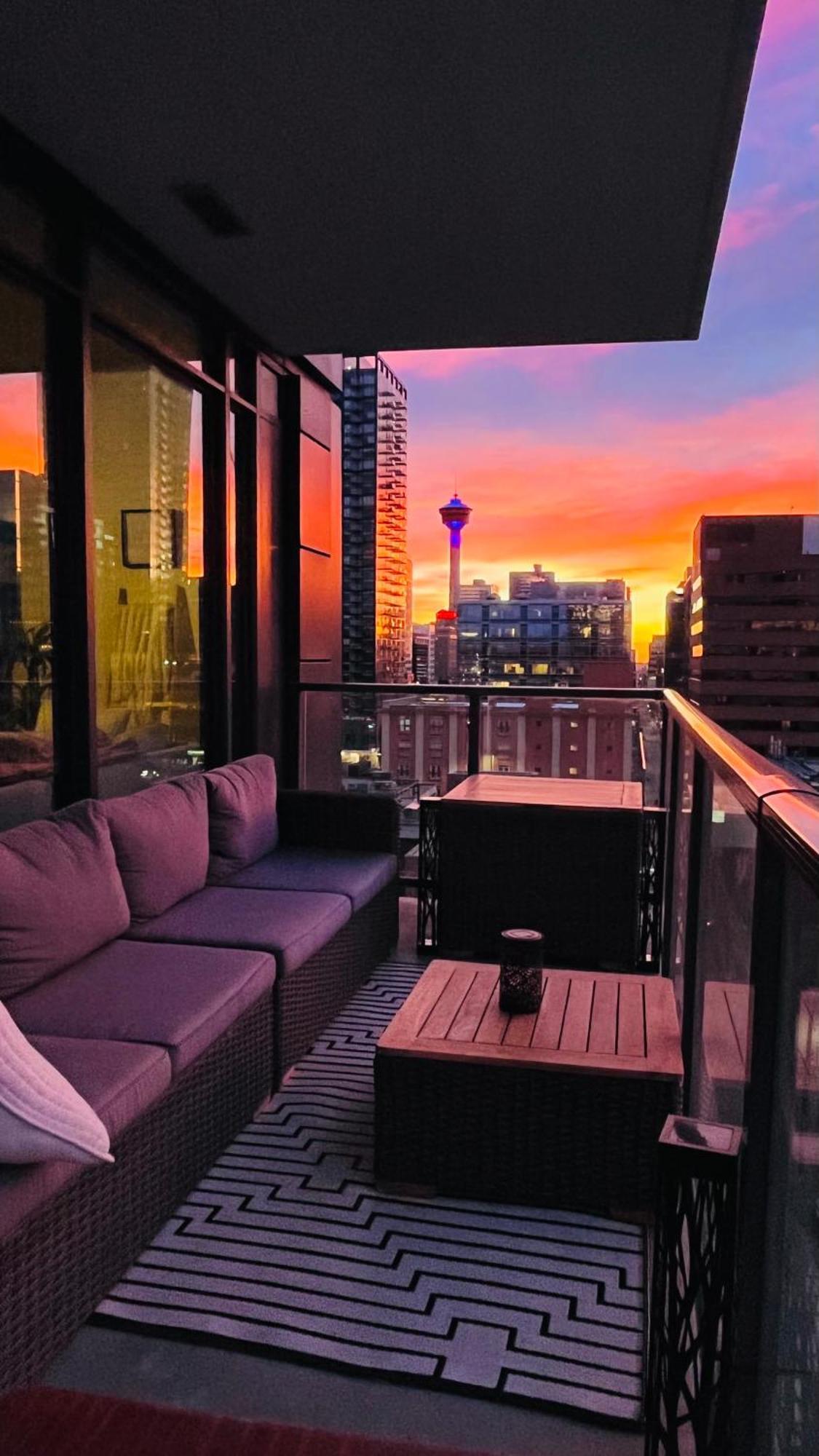 Luxury Dt, 2 Bedroom Deal, Private Balcony, Full Kitchen, Gym - Free Parking YYC Exteriér fotografie