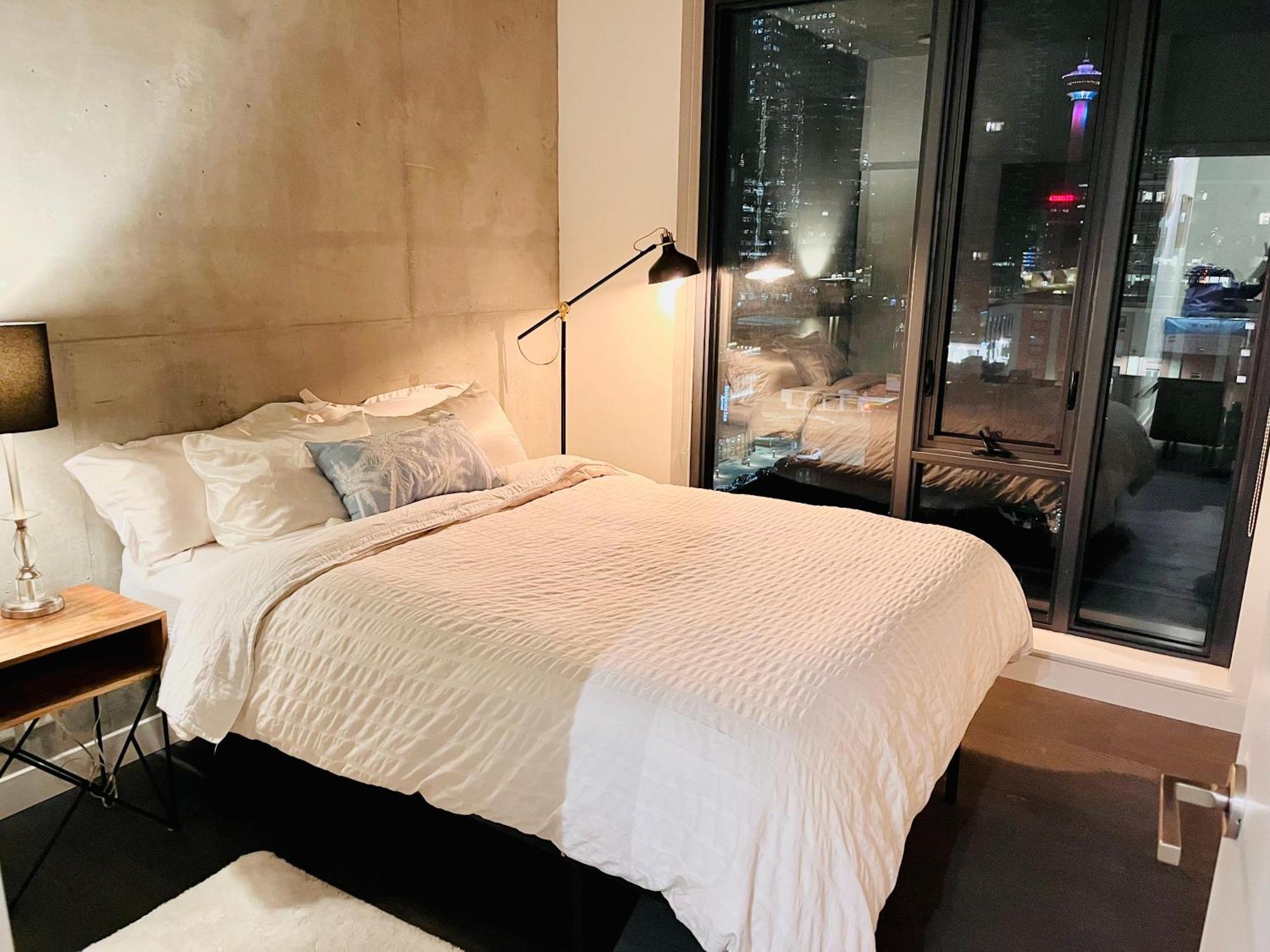 Luxury Dt, 2 Bedroom Deal, Private Balcony, Full Kitchen, Gym - Free Parking YYC Exteriér fotografie