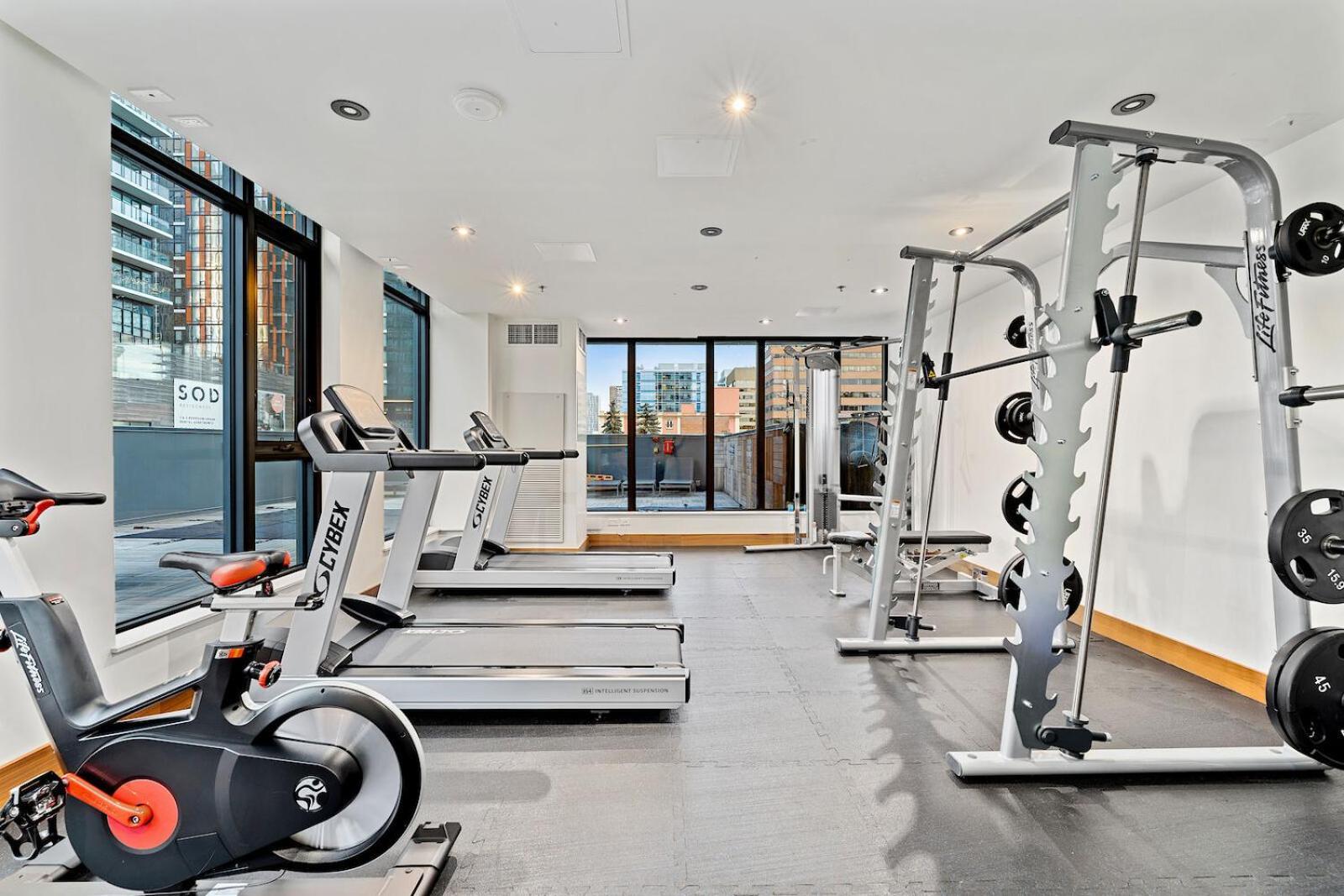 Luxury Dt, 2 Bedroom Deal, Private Balcony, Full Kitchen, Gym - Free Parking YYC Exteriér fotografie