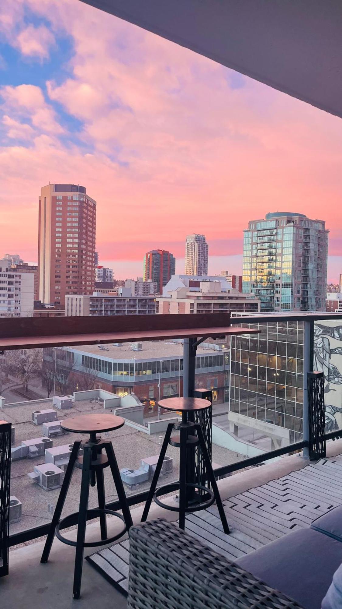Luxury Dt, 2 Bedroom Deal, Private Balcony, Full Kitchen, Gym - Free Parking YYC Exteriér fotografie