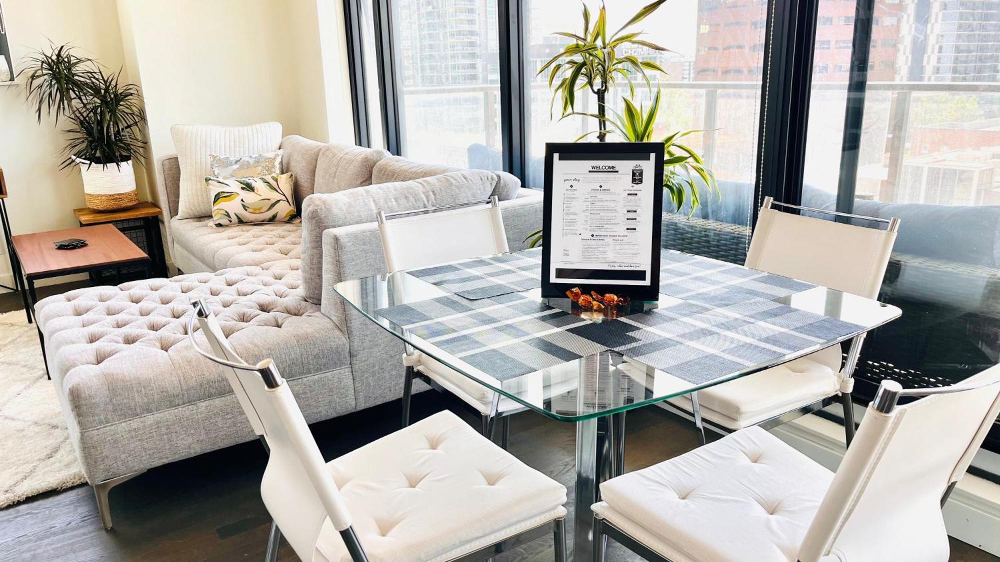 Luxury Dt, 2 Bedroom Deal, Private Balcony, Full Kitchen, Gym - Free Parking YYC Exteriér fotografie