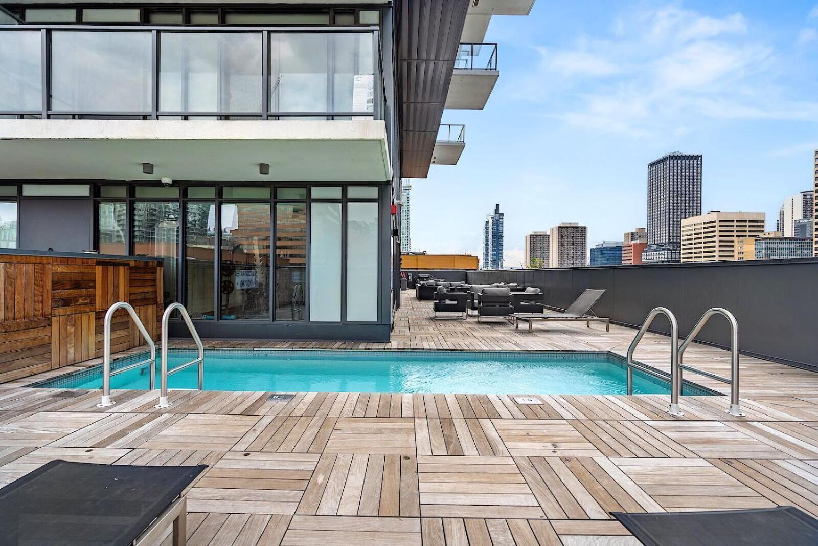 Luxury Dt, 2 Bedroom Deal, Private Balcony, Full Kitchen, Gym - Free Parking YYC Exteriér fotografie
